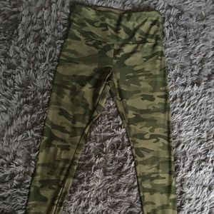Forever 21’Camoflauge Gym Leggings